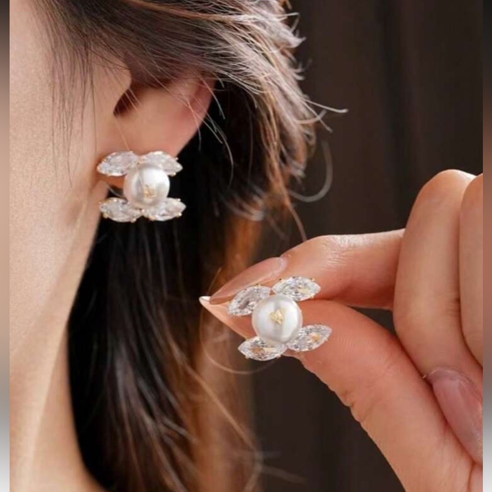 Elegant Pearl and 925 Sterling Silver Plated Plated Earrings